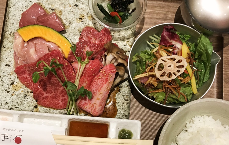 手石さん　焼き肉