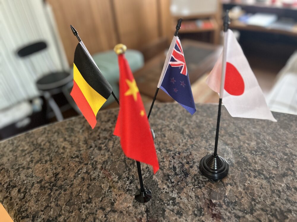 ベルギー,ニュージーランド,中国,日本の国旗